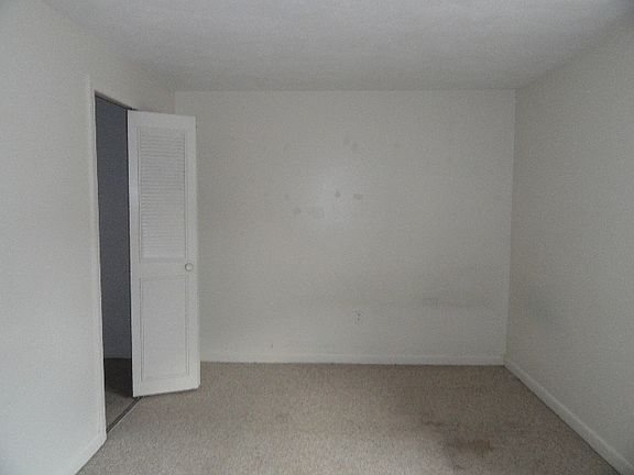 3rd image of 1003 Governors Dr #1