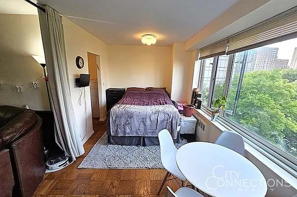 Rented by City Connections Realty | media 3