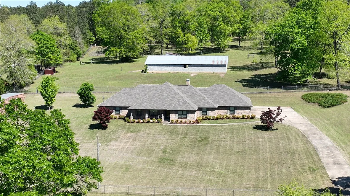 415 Lee Road 600 photo 1