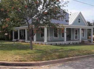 309 E Luce St, Llano, TX 78643