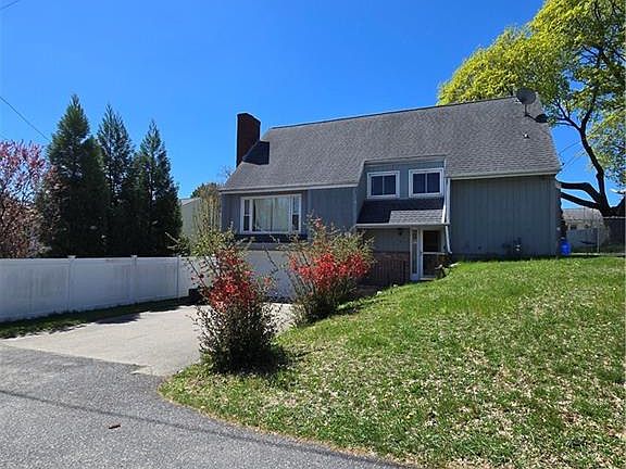 2nd image of 3 Hemlock Dr