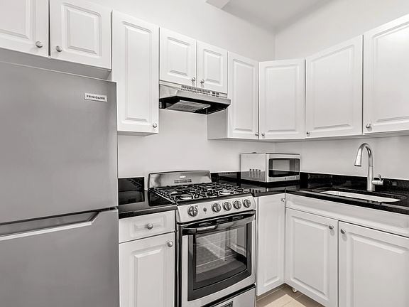 3rd image of 12 E 86th St APT 1240