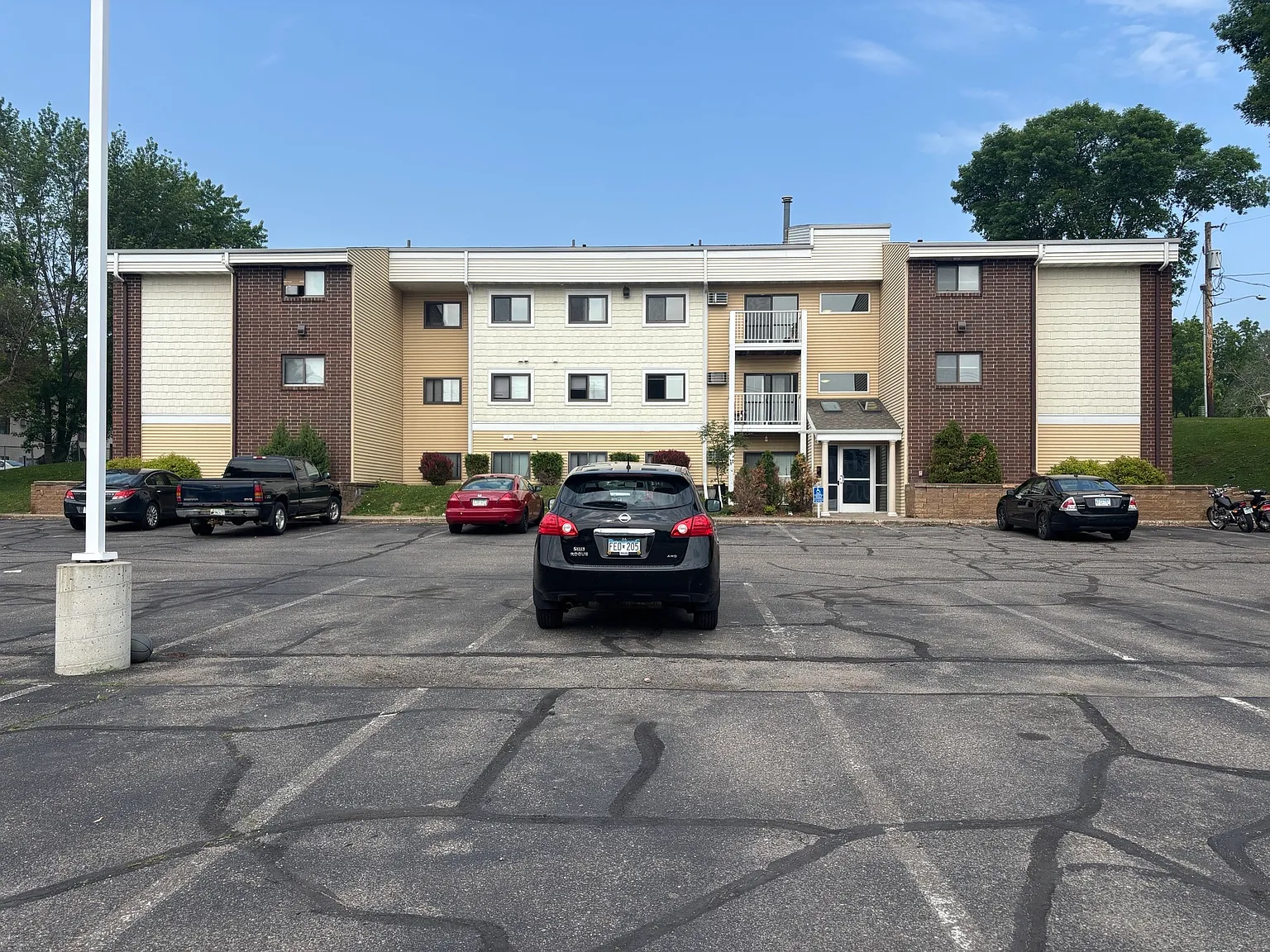 4 bed, $1,550 — Photo 3