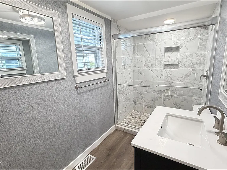 104 Burlington Ave — Photo 20
