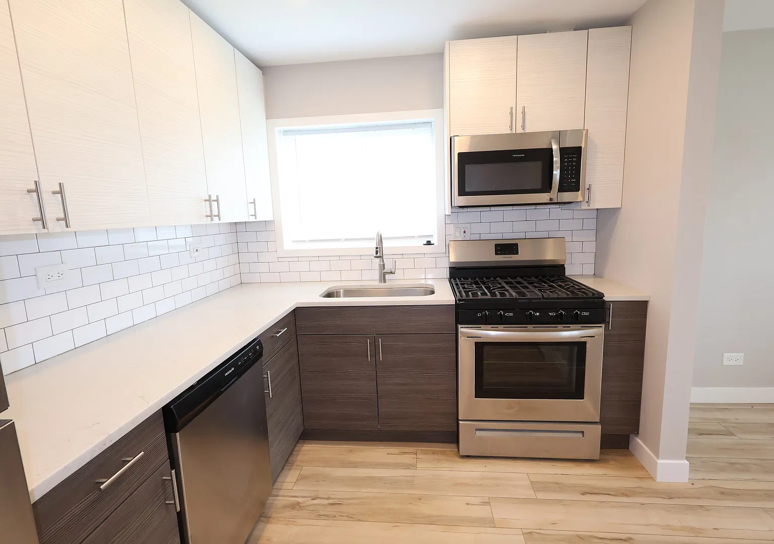 2 bed, 800 sqft, $1,900 — Photo 2