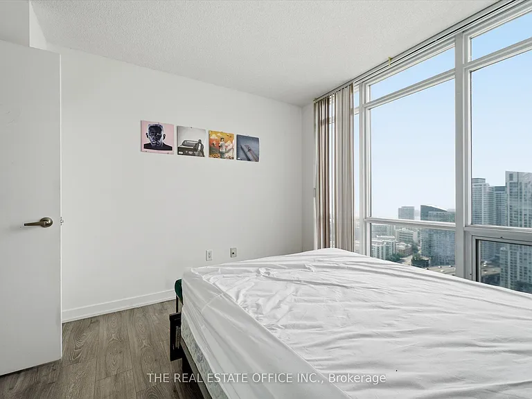 15 Fort York Blvd #4212 — Photo 14