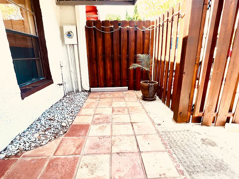 299 Chandler St #D — Photo 30