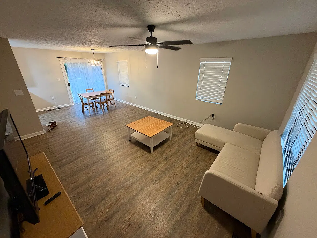 3 bed, 1144 sqft, $2,200 — Photo 4
