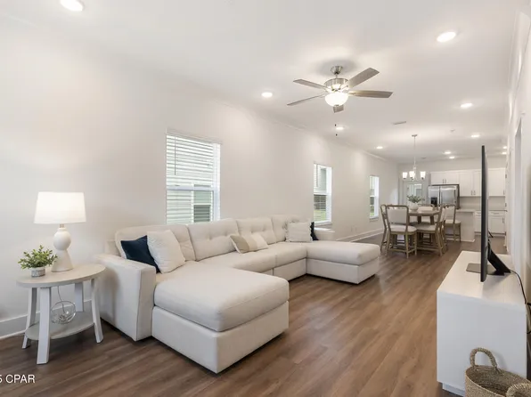 36 Date Palm Ln, Freeport, FL 32439