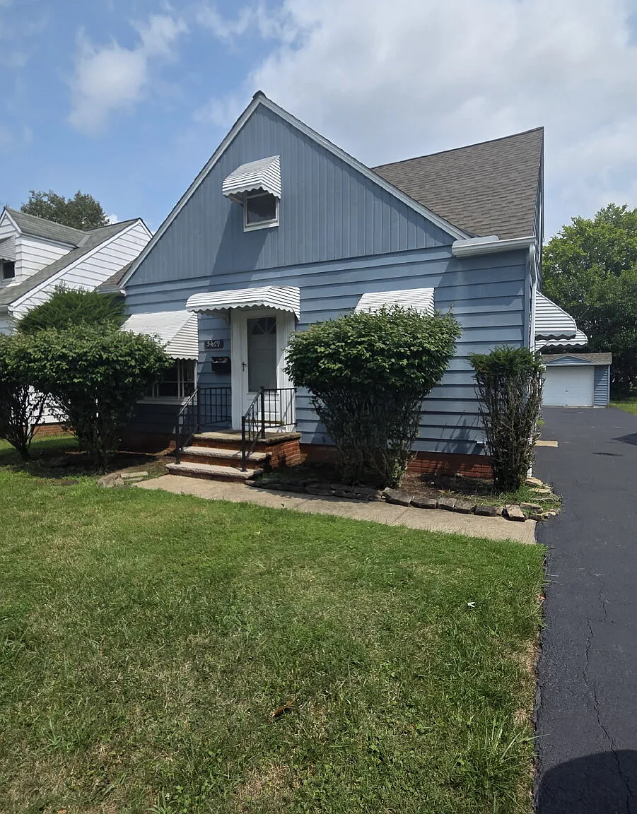 4 bed, 1.0 bath, 1092 sqft, $2,150 — Photo 1