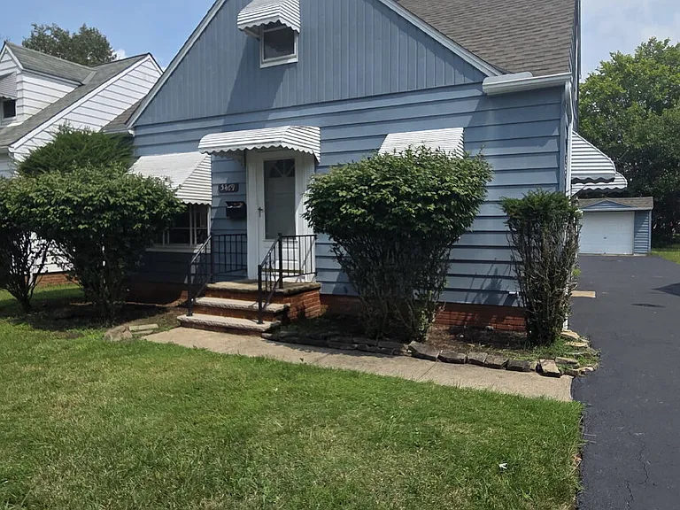 5469 Thomas St — Photo 1