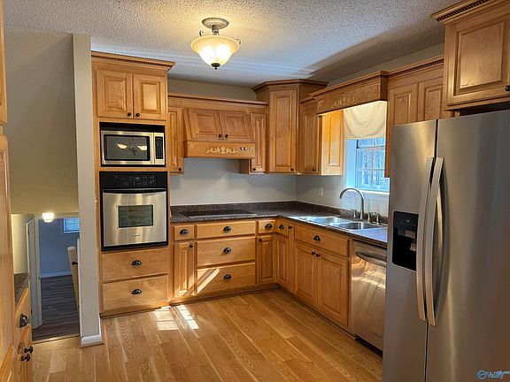 5th image of 2753 Scott St