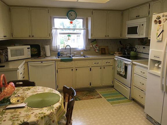 3rd image of 2629 Japonica Dr #2