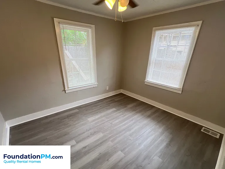 790 S Pkwy E — Photo 12