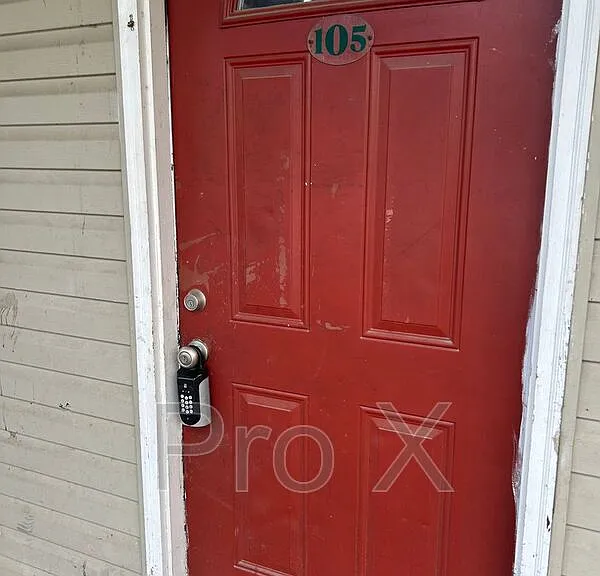 315 Texas Ln #105 — Photo 2