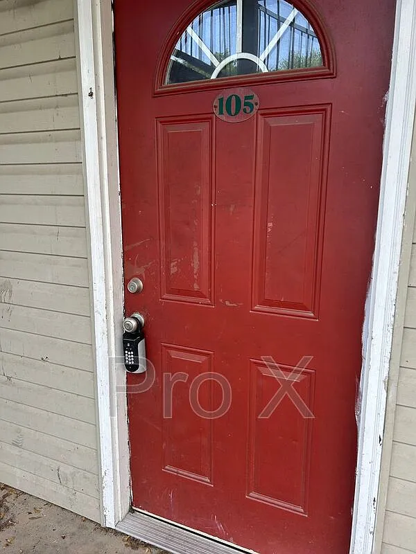 Building Photo - 315 Texas Ln #105