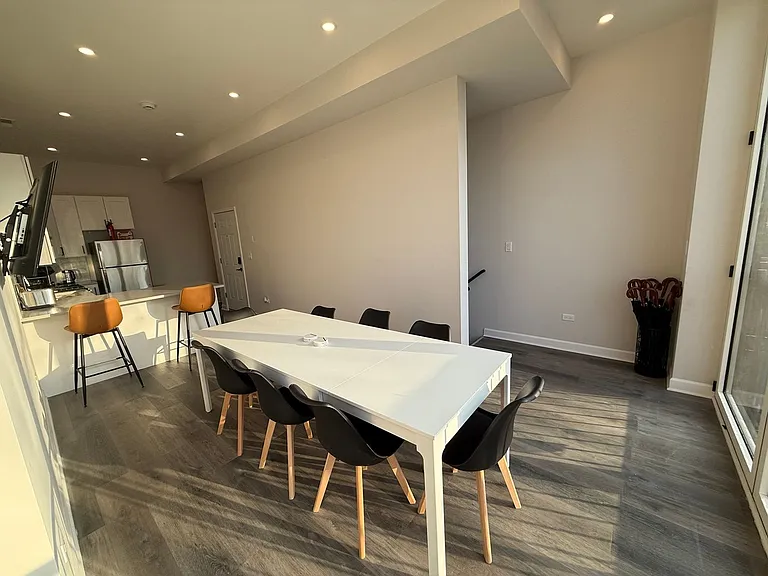 1635 S California Ave — Photo 40