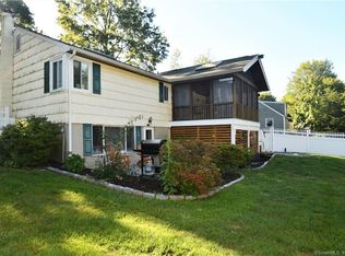 9 Lakewood Dr, Norwalk, CT 06851