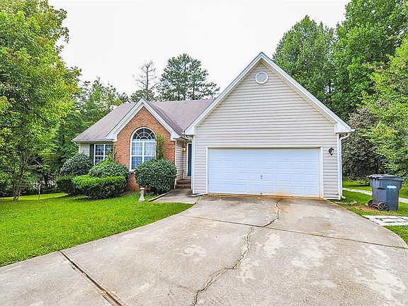 3rd image of 205 Winncastle Dr