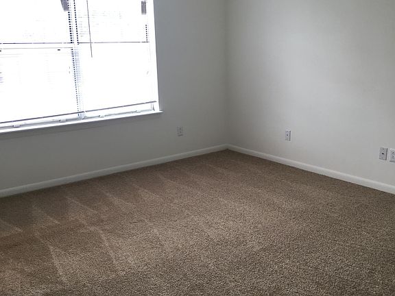 3rd image of 220 Oak Lake Run Cres APT D