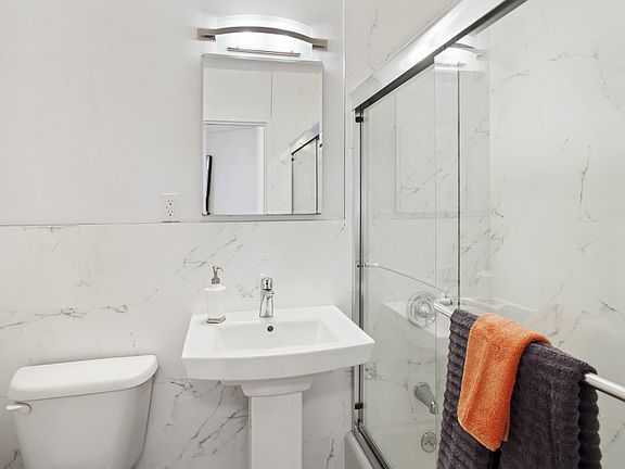 The Grand - Bathroom - GRC-L Line