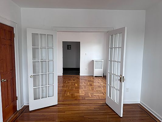 5th image of 2568 37th St #10