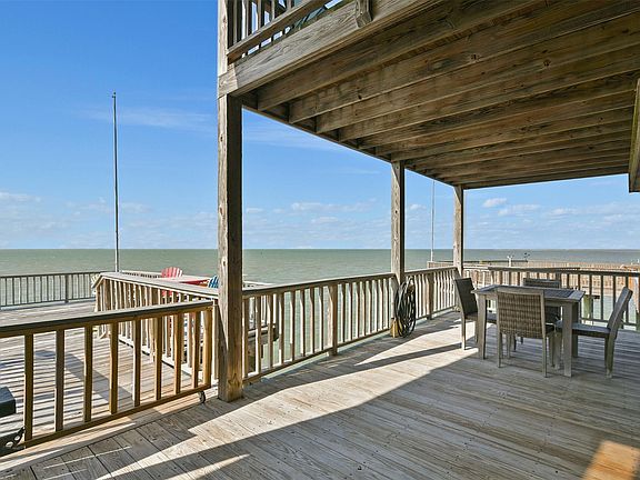 3rd image of 16614 Bayfront Dr