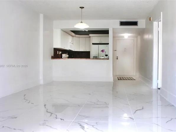 16465 NE 22nd Ave APT 116, North Miami Beach, FL 33160