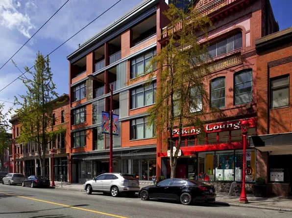 71 E Pender St #403, Vancouver, BC V6A 1S9