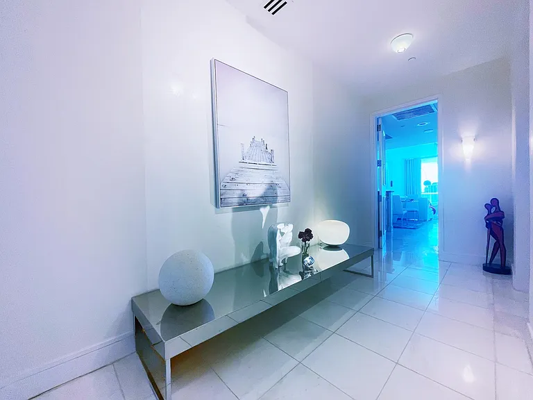 100 S Pointe Dr #111 — Photo 16