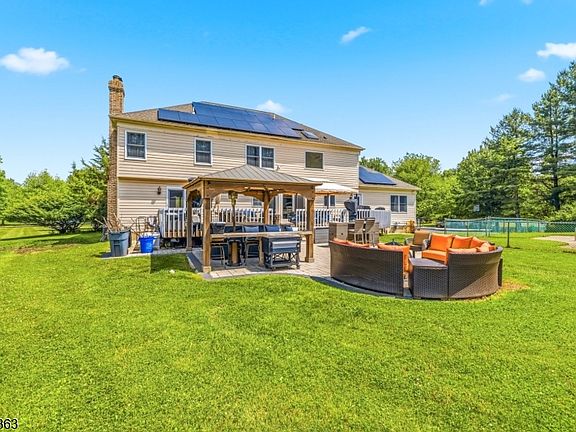3rd image of 26 Gentry Dr