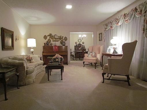 4th image of 2406 S Park Dr