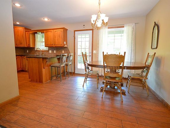 5th image of 1085 Saint Patricks Dr