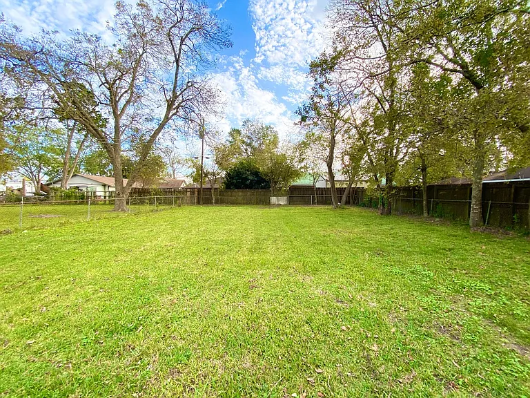 1232 San Felipe St — Photo 2
