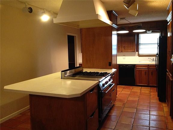 3rd image of 6333 Twin Oaks Dr