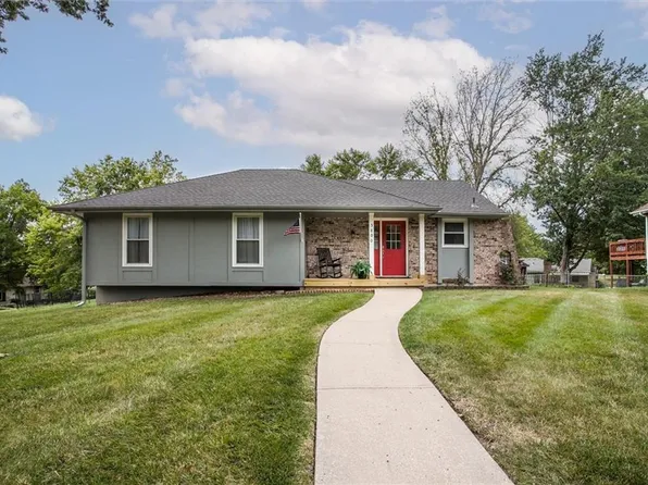 3800 NE Carriage St, Lees Summit, MO 64064