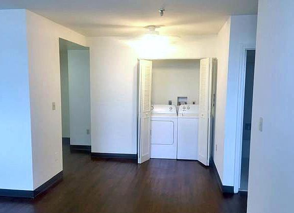 2nd image of 607 N Grand Blvd #1553378