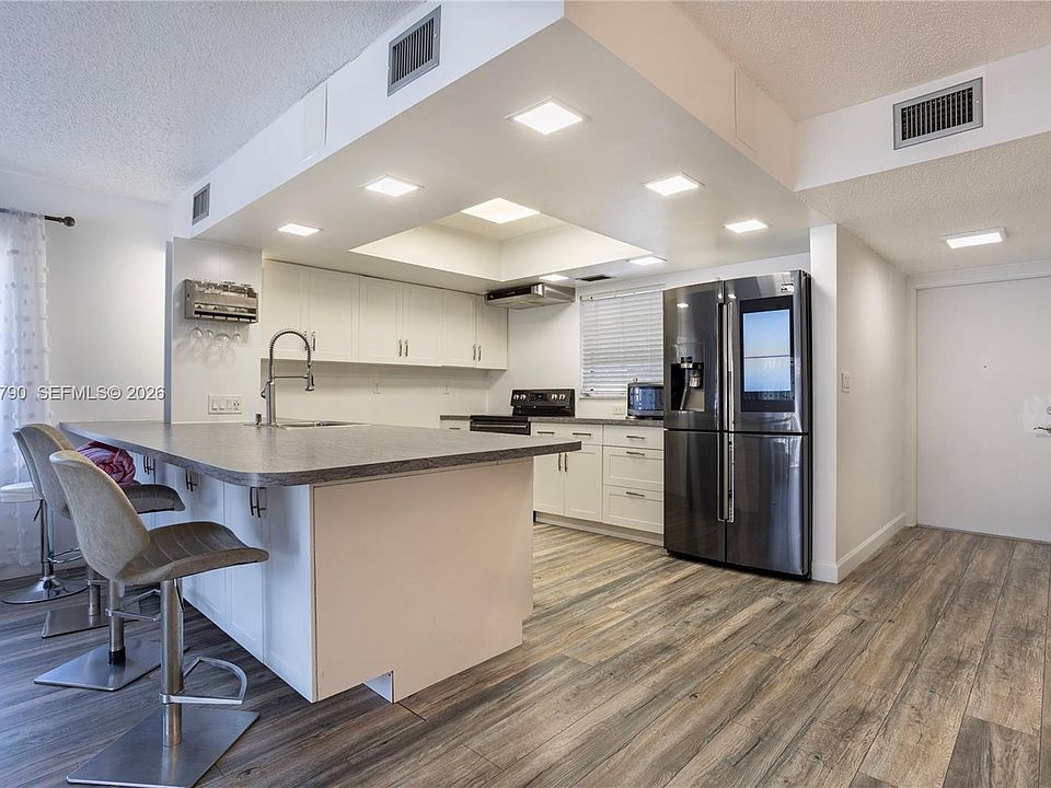 1st image of 3951 NE 19th Rd APT 1702