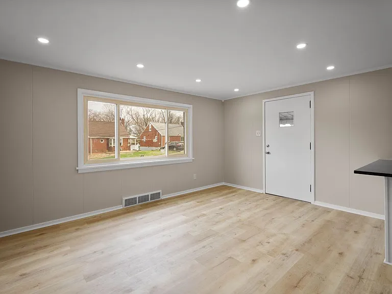 263 Maryellen Dr — Photo 3