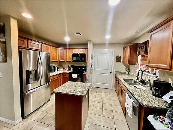 2nd image of 1206 Gantt Dr
