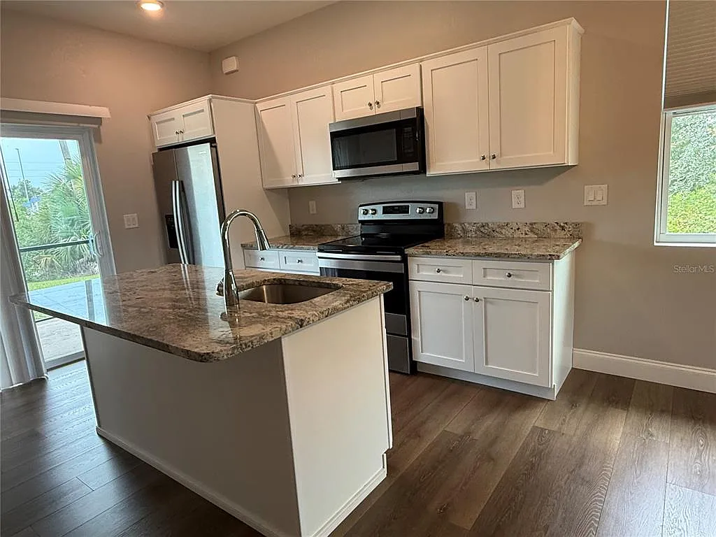 10371 Kidron Ave — Photo 3
