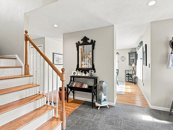 5th image of 6 Aspen Rd Unit 6