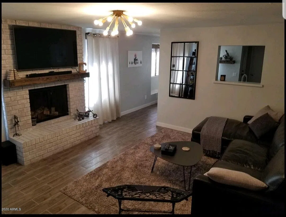 2 bed, 1048 sqft, $2,100 — Photo 2