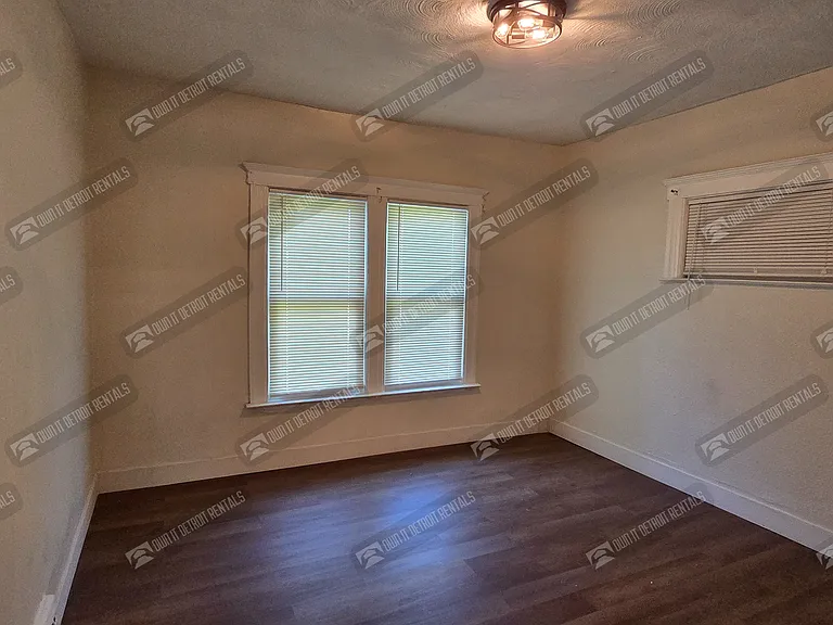 5205 25th St — Photo 15