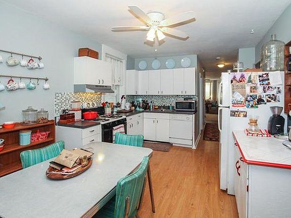 3rd image of 911 N Mozart St APT B