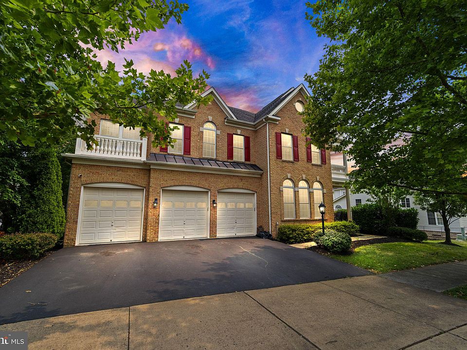 1st image of 43393 Riverpoint Dr