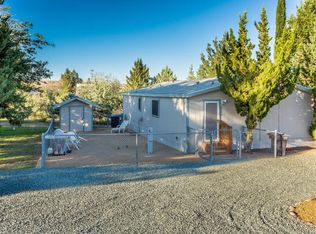 17272 E Lakeview Pl, Mayer, AZ 86333