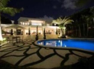 4425 N Bay Rd, Miami Beach, FL 33140