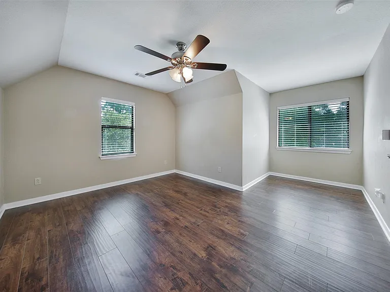 710 W Rollingwood — Photo 15