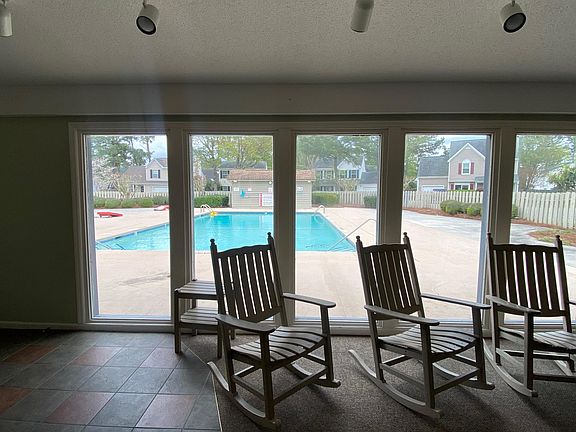 3rd image of 249 Saint James Ct